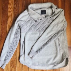 A&F grey quilted pullover fleece, xs